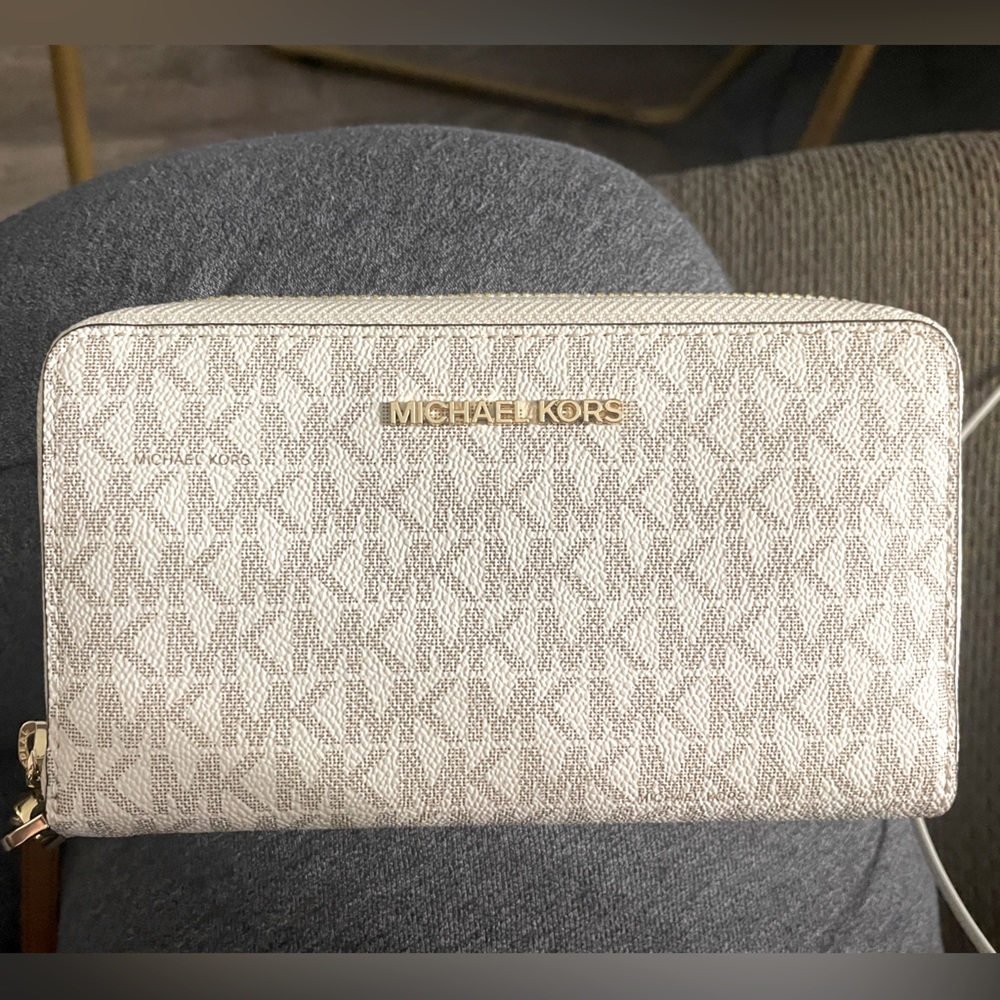 MICHAEL KORS JET SET TRAVEL MULTIFUNCTION LARGE PHONE WALLET/WRISTLET